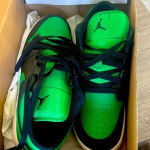 Nike Air Jordan Low Green \ Black Sz 6Y